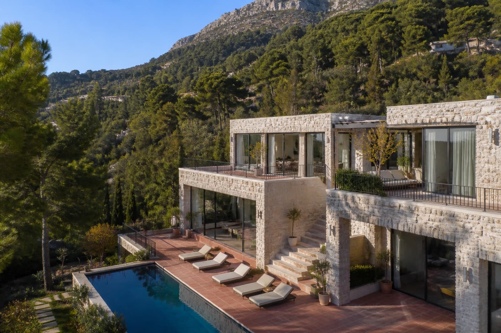 Pine-ridge villa in Broumana